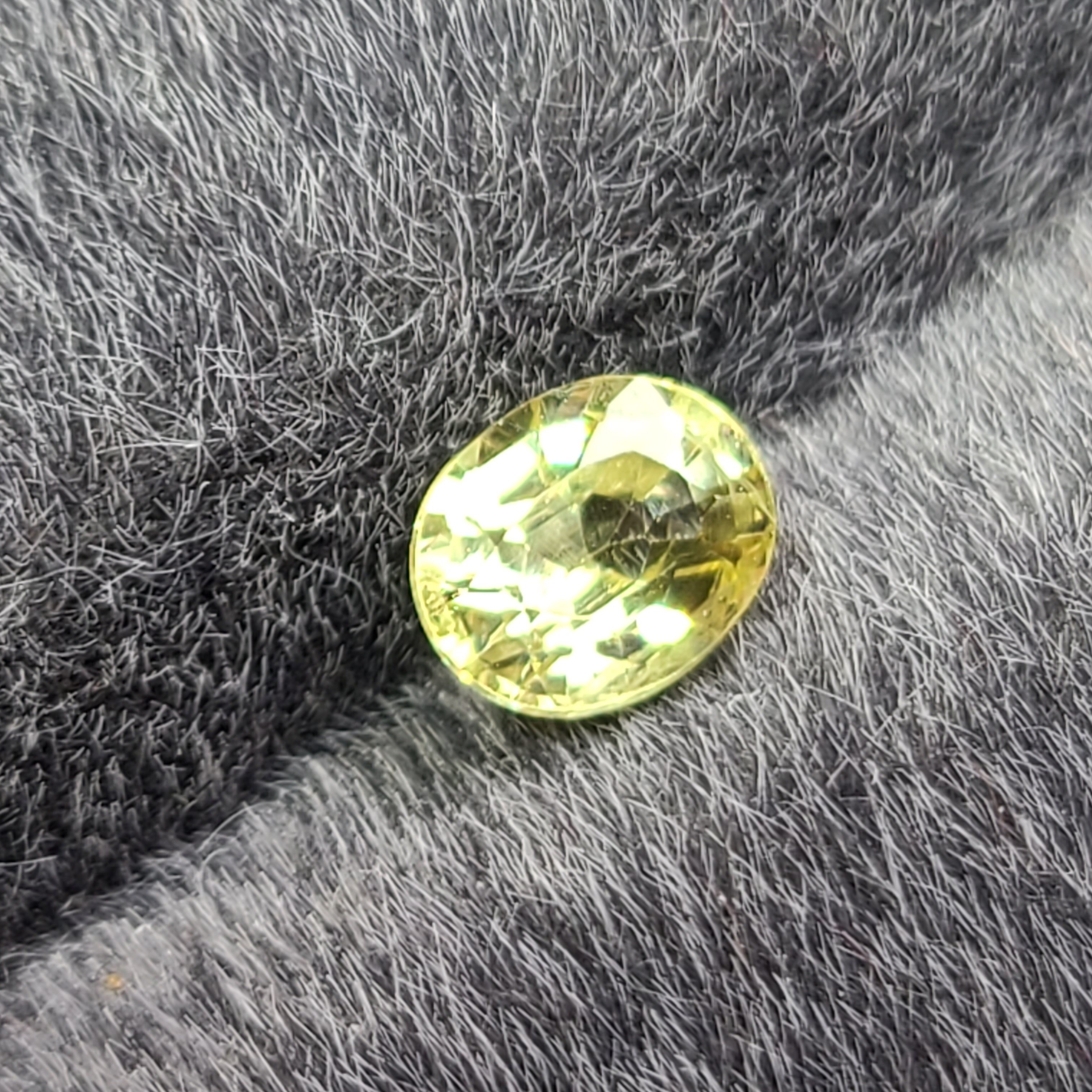 原矿天然黄色蓝宝石戒面80分0.8克拉宝石尺寸4.7*5.8mm蓝宝石裸石
