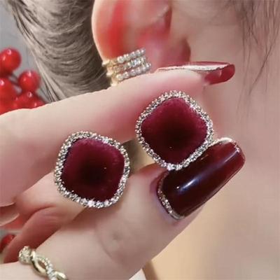 925银针酒红色植绒方形镶钻耳钉