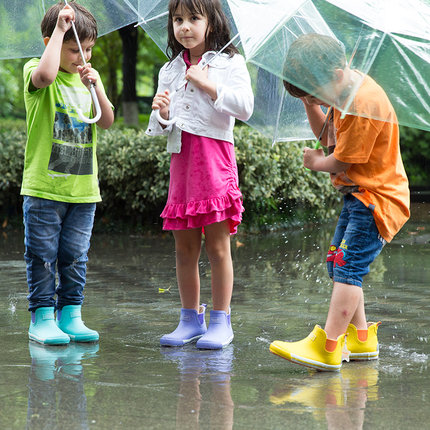 儿童雨鞋新款时尚大童防滑女宝踩水鞋男童水鞋雨靴童上学专用胶鞋