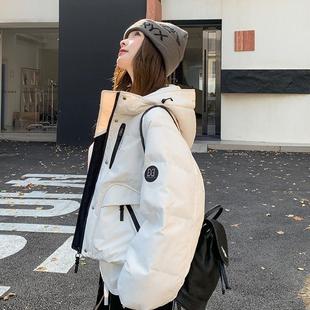 白色连帽抽绳工装风短款外套女2024冬季新款加厚保暖背带式羽绒服
