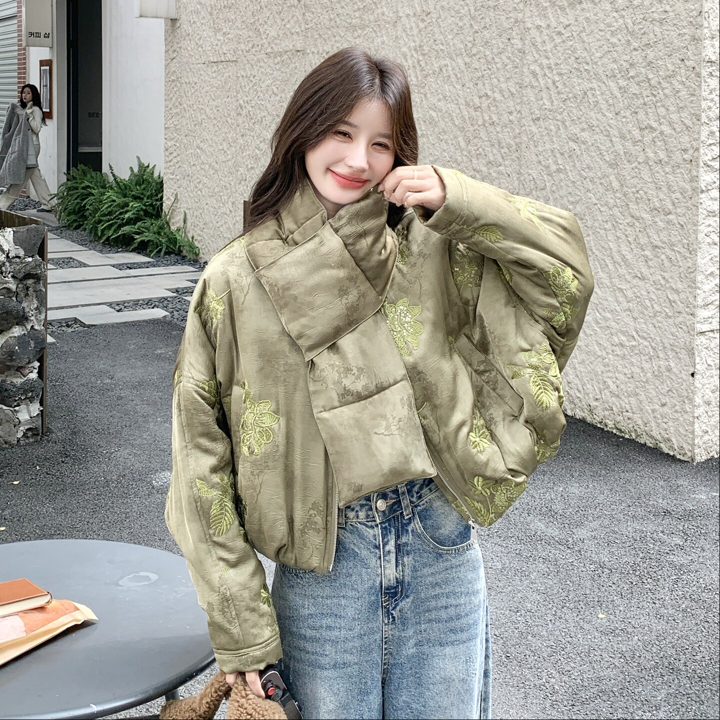 洋气时髦减龄重工刺绣棉衣外套女2025年冬季新款设计感围脖款棉服