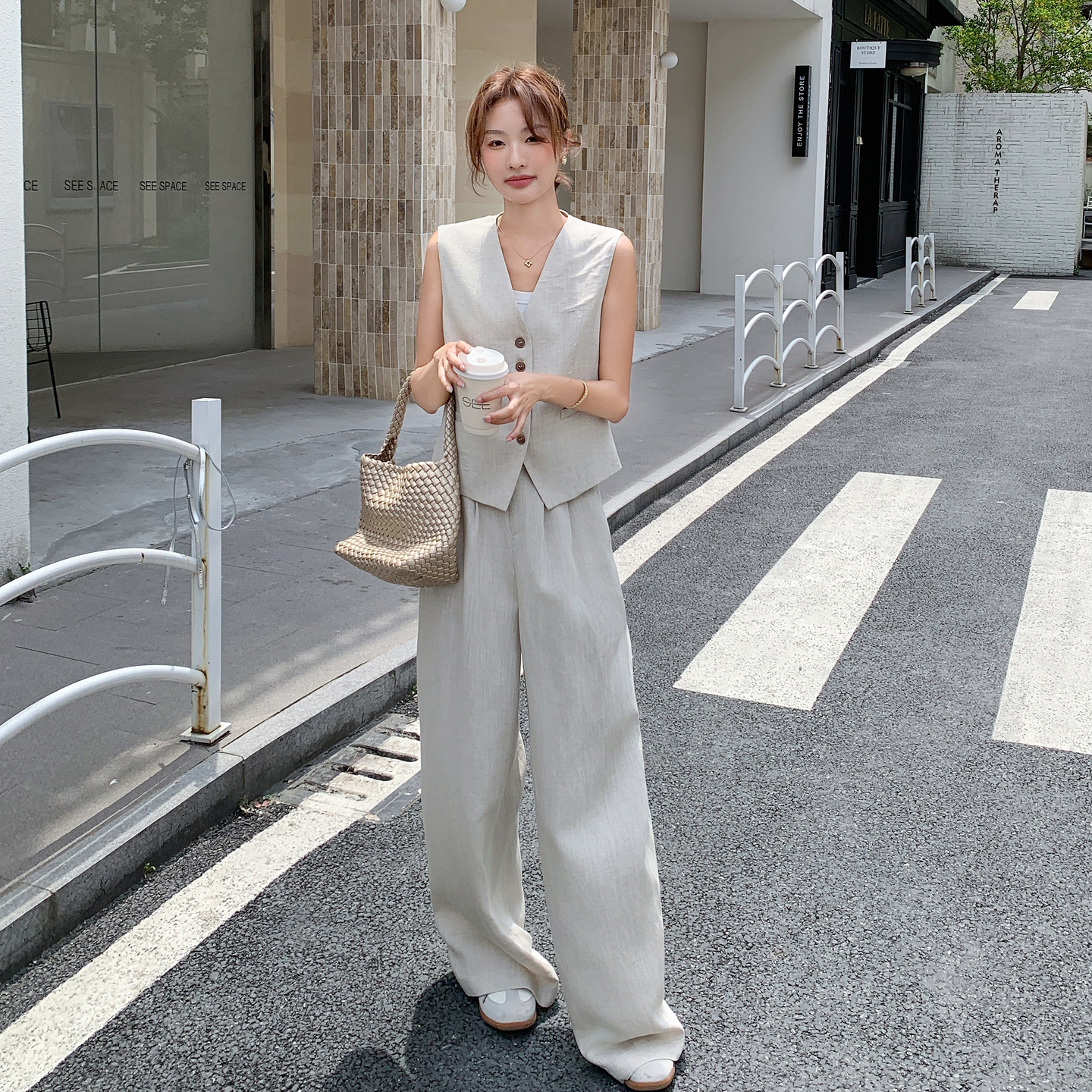 米白色甜酷御姐高级感套装女2025夏季新款老钱风马甲阔腿裤两件套