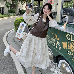 港风复古设计感皮衣马甲套装裙女2026春新款甜美印花连衣裙两件套