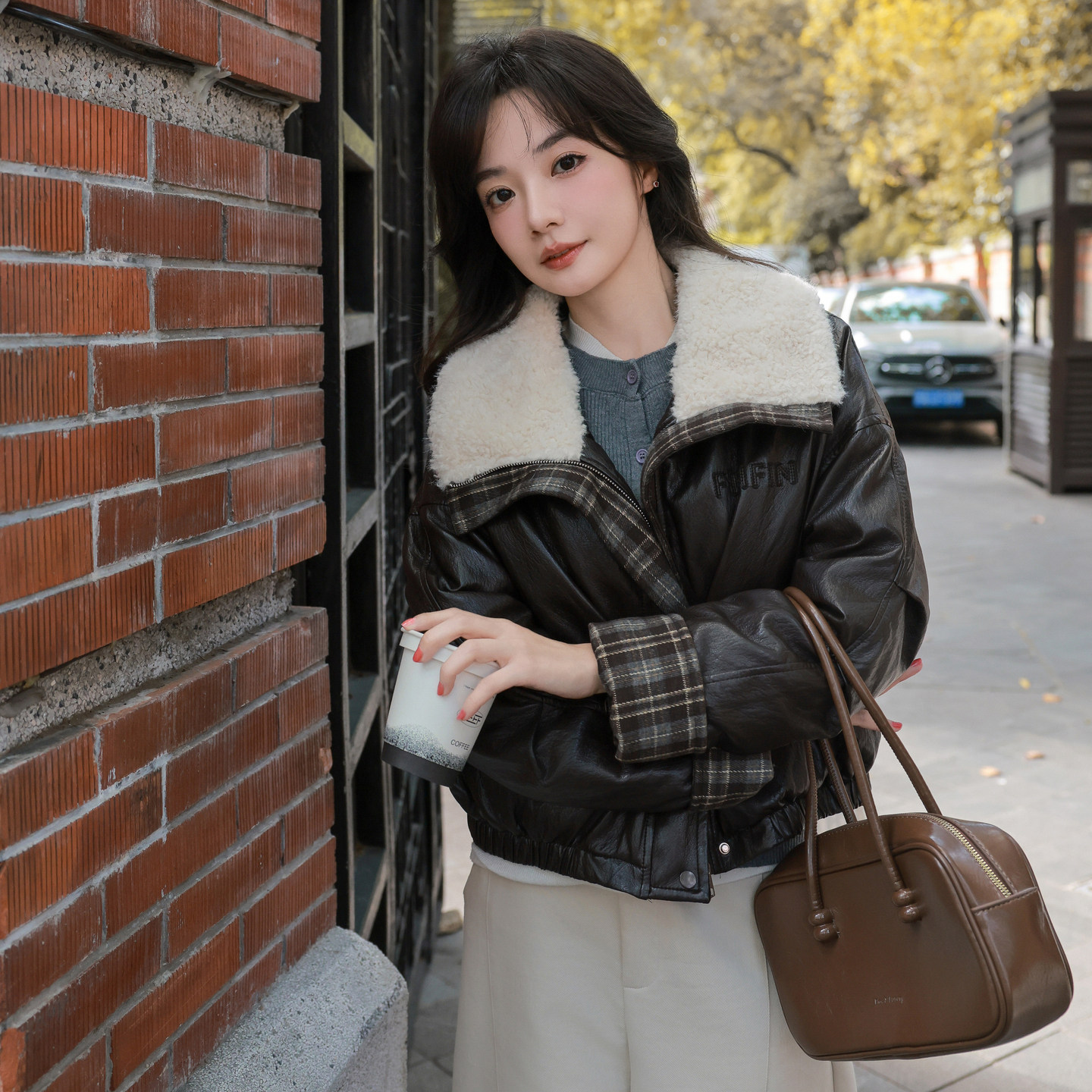 时尚羊羔毛拼接皮衣羽绒服女2025年冬季新款90白鸭绒加厚保暖外套