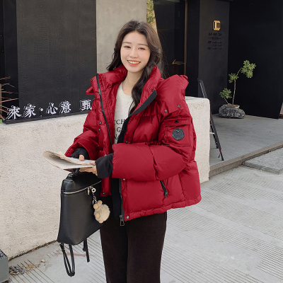 红色设计感撞色贴标背带式羽绒服女2025年冬季新款90白鸭绒面包服