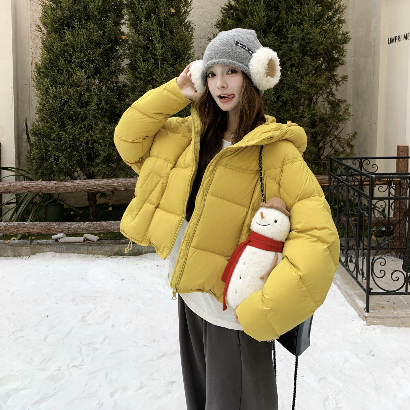 黄色小个子防风连帽羽绒服女