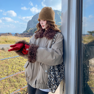 灰色奶呼呼羊羔毛拼接派克服女2025冬季新款甜酷减龄工装棉衣外套