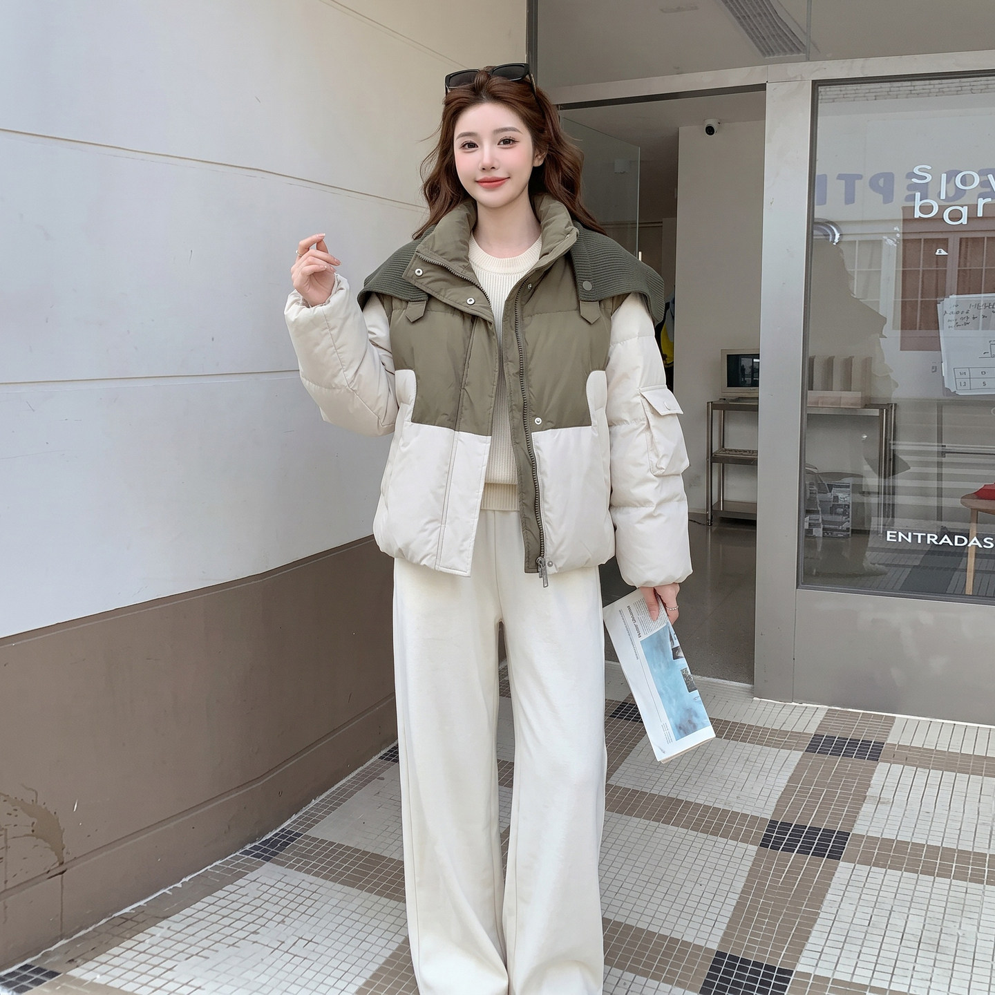 设计感针织披肩撞色面包服