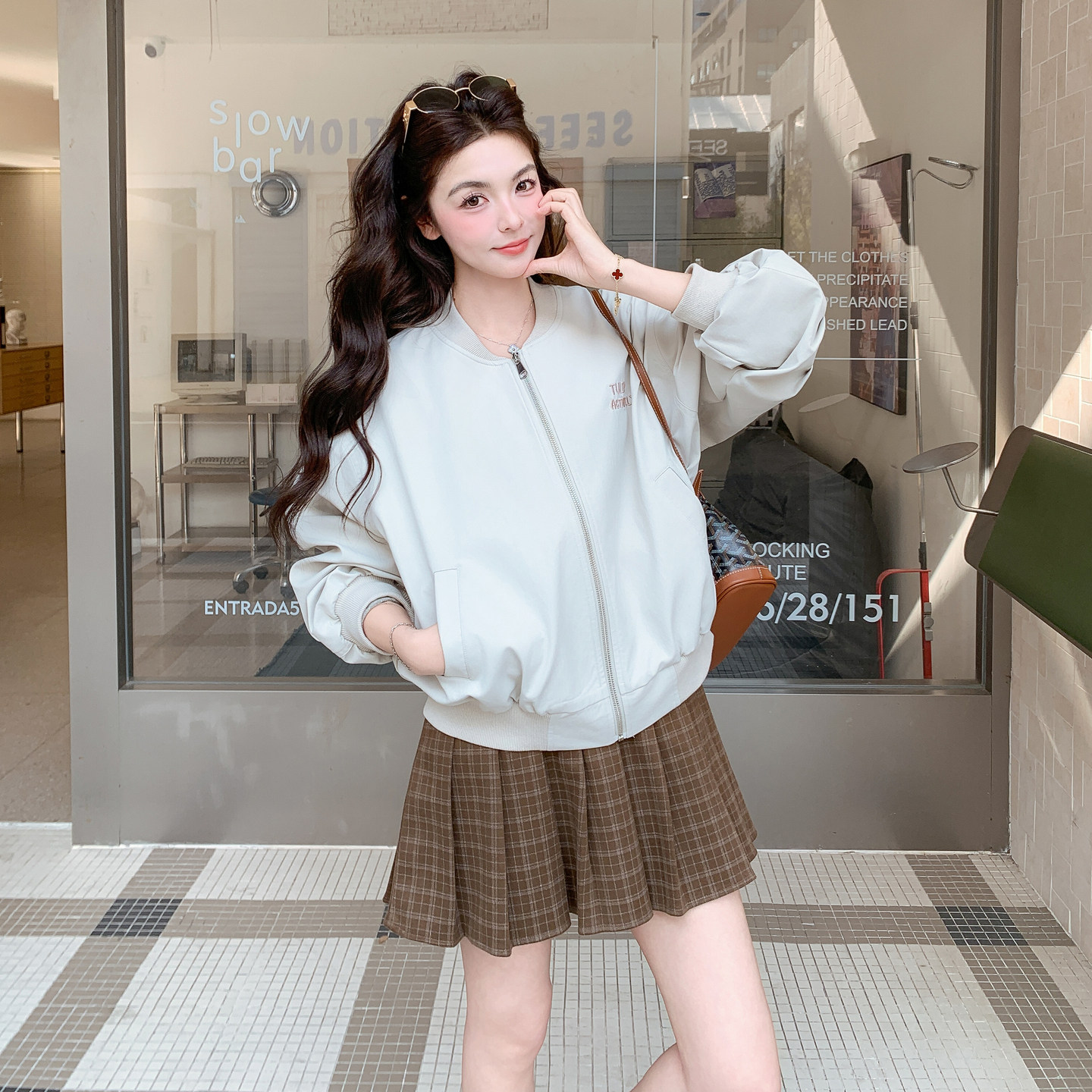 米白色小个子气质休闲范短款外套女2026年春季新款字母刺绣棒球服