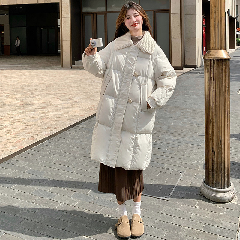 米白色针织拼接翻领羽绒服女2025年冬季新款加厚保暖中长款面包服