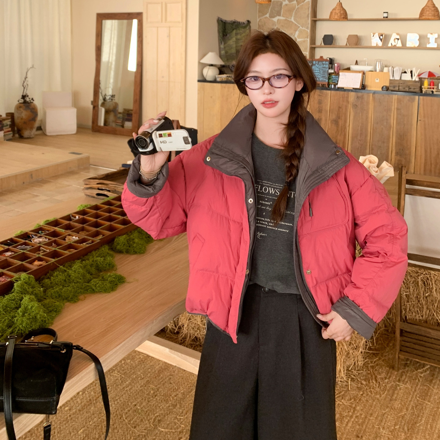 玫红色撞色拼接短款羽绒服女