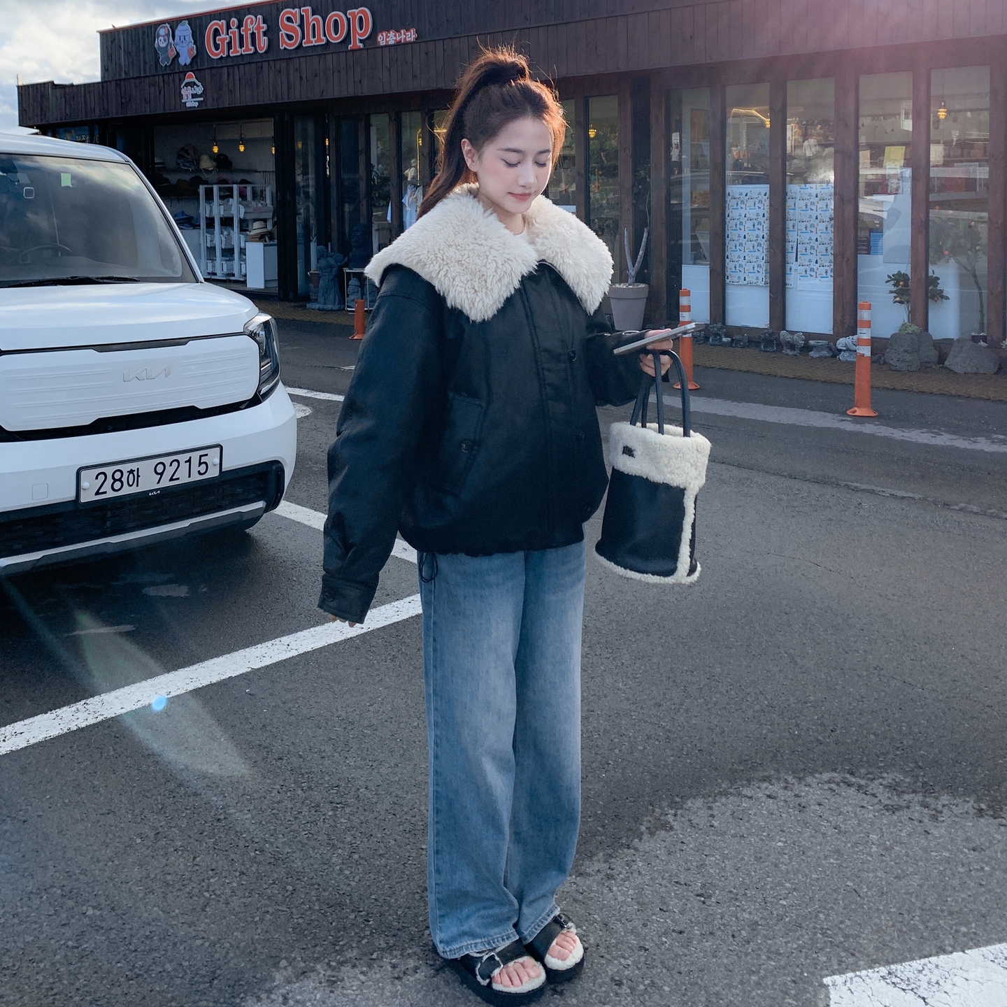 黑色超火炸街蛋白皮羽绒服