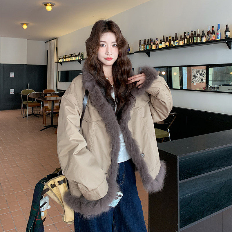 卡其色韩版极简风双面双穿派克服外套女2025年冬季新款毛绒绒棉服