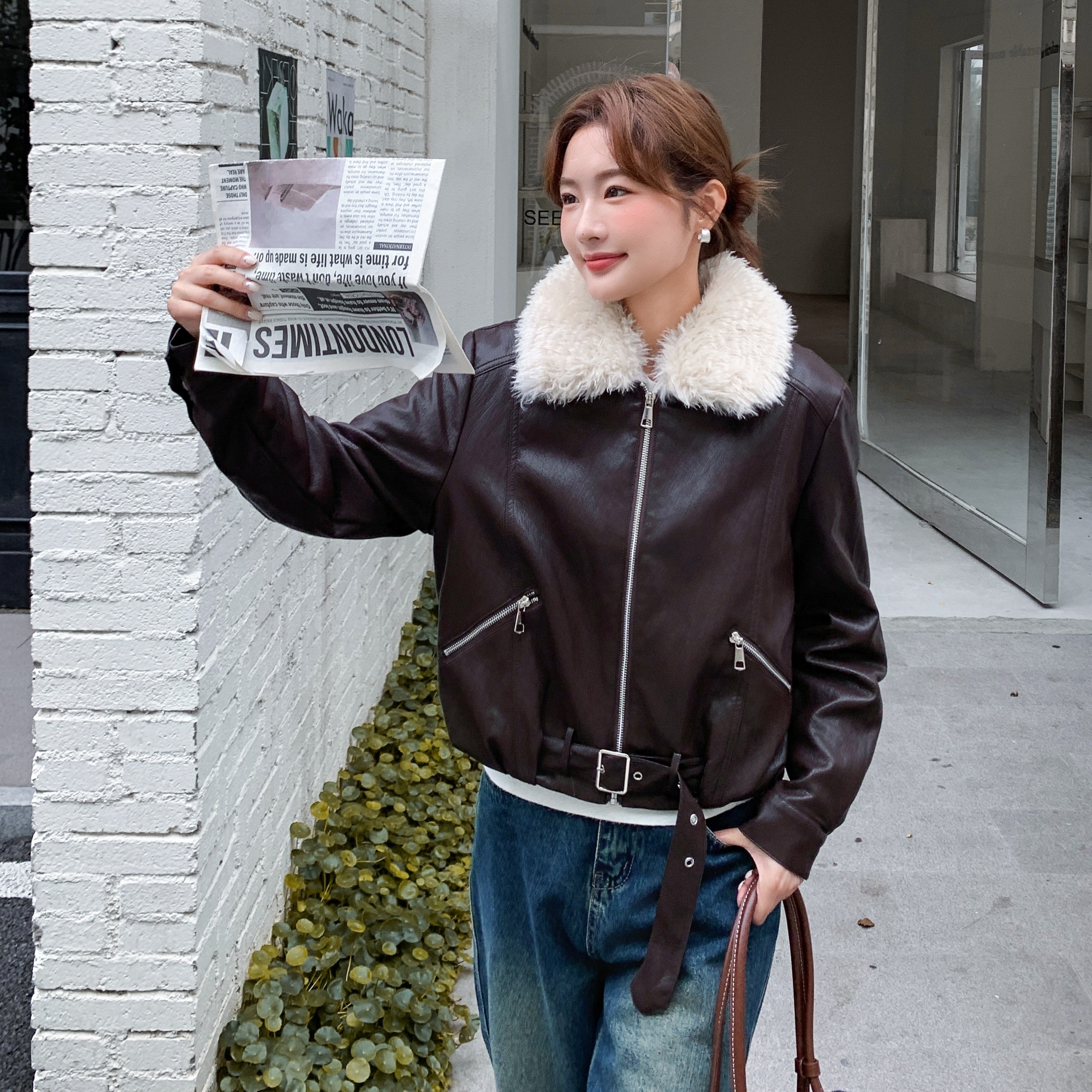 咖色酷飒甜美风羊羔毛领皮衣外套女2025年冬季新款加厚保暖机车服
