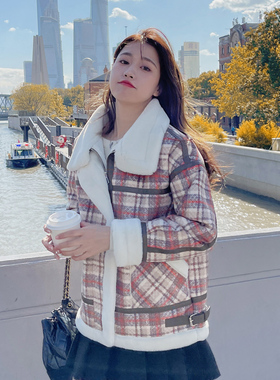 红色洋气时髦韩版格纹皮毛一体外套女2025年冬季新款软糯保暖棉服