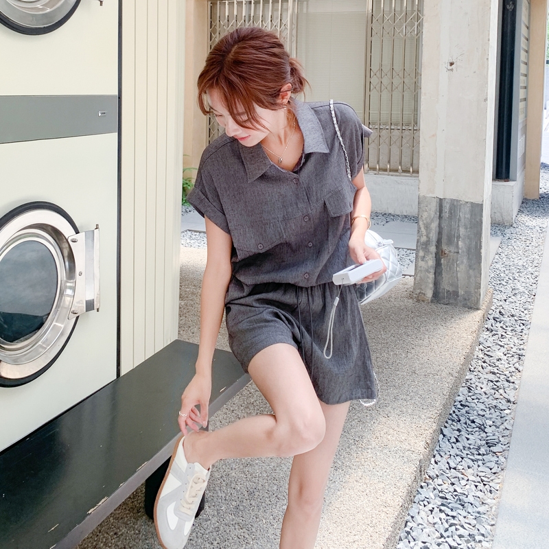 灰色时髦洋气减龄套装女2025夏季新款简约大方气质衬衫短裤两件套