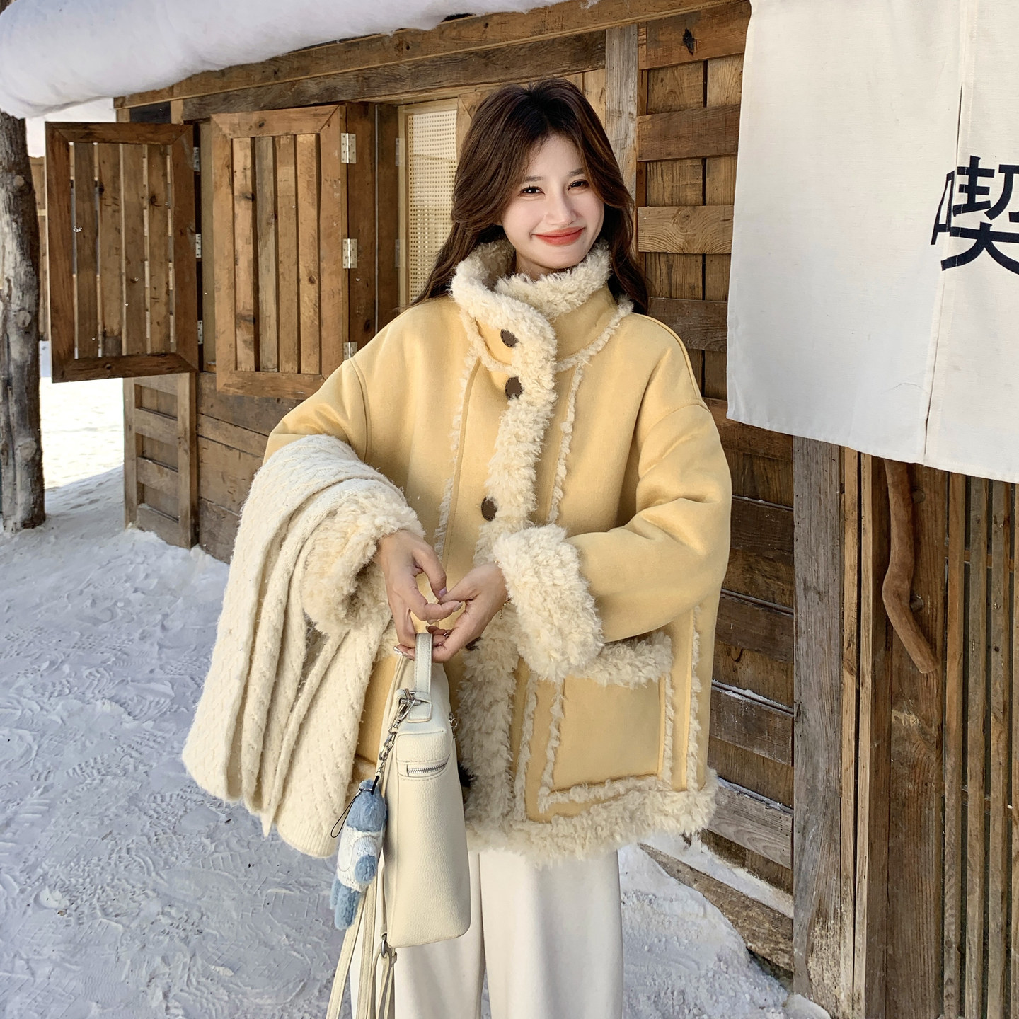 浅黄色软糯羊羔毛两面穿棉服女2025冬季新款加厚保暖皮毛一体棉袄