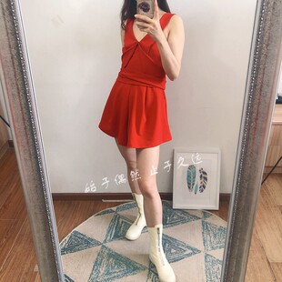 别具匠心2025春季新款女装中国红厚实背心款长系带短裤连体裤小众