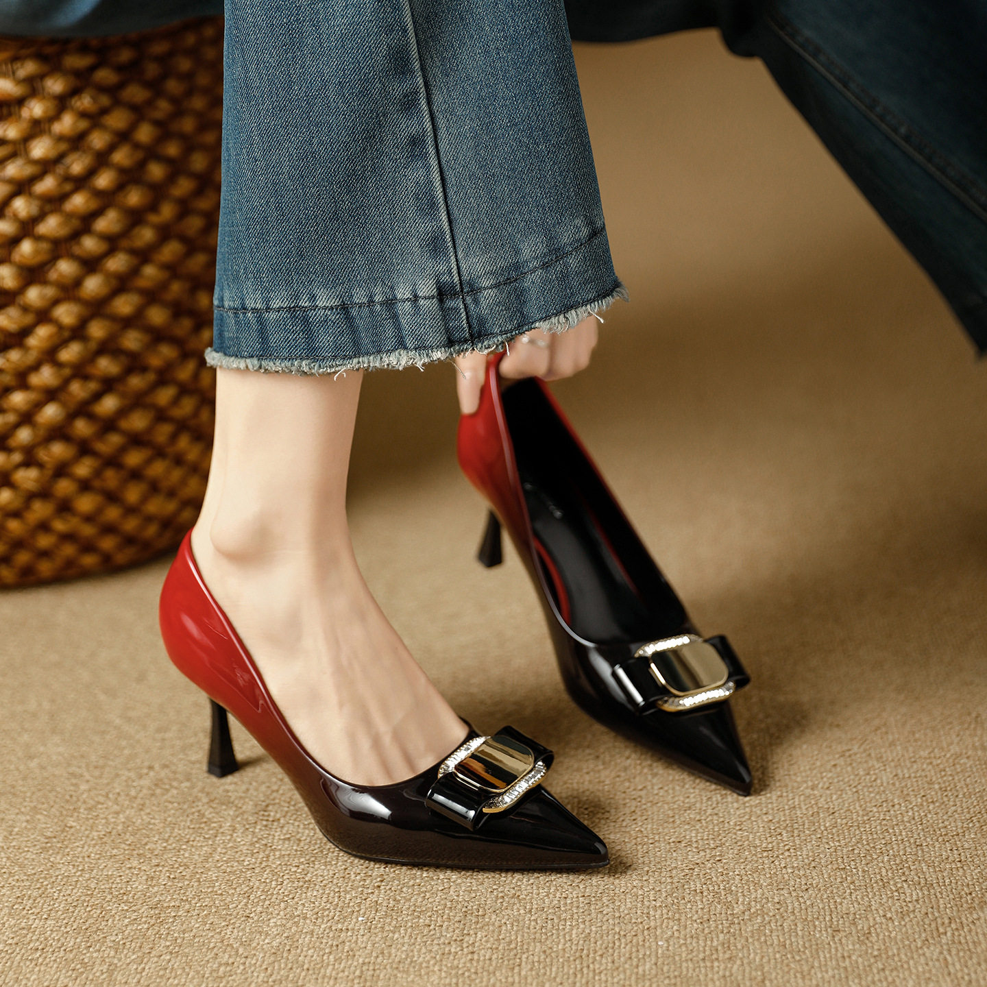 浅变色高跟鞋女2026春秋季新款性感尖头高跟鞋细跟不累脚浅口单鞋