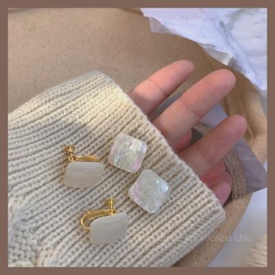 「仿贝壳猫眼方形耳钉」chic饰