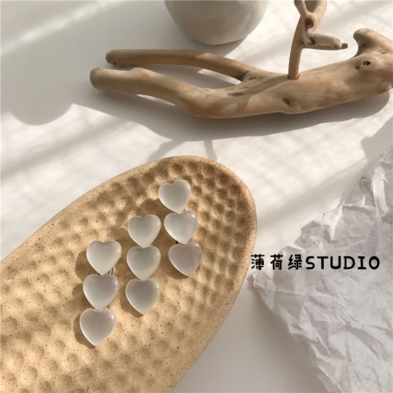 冷淡风上的白月光桃心少女边夹