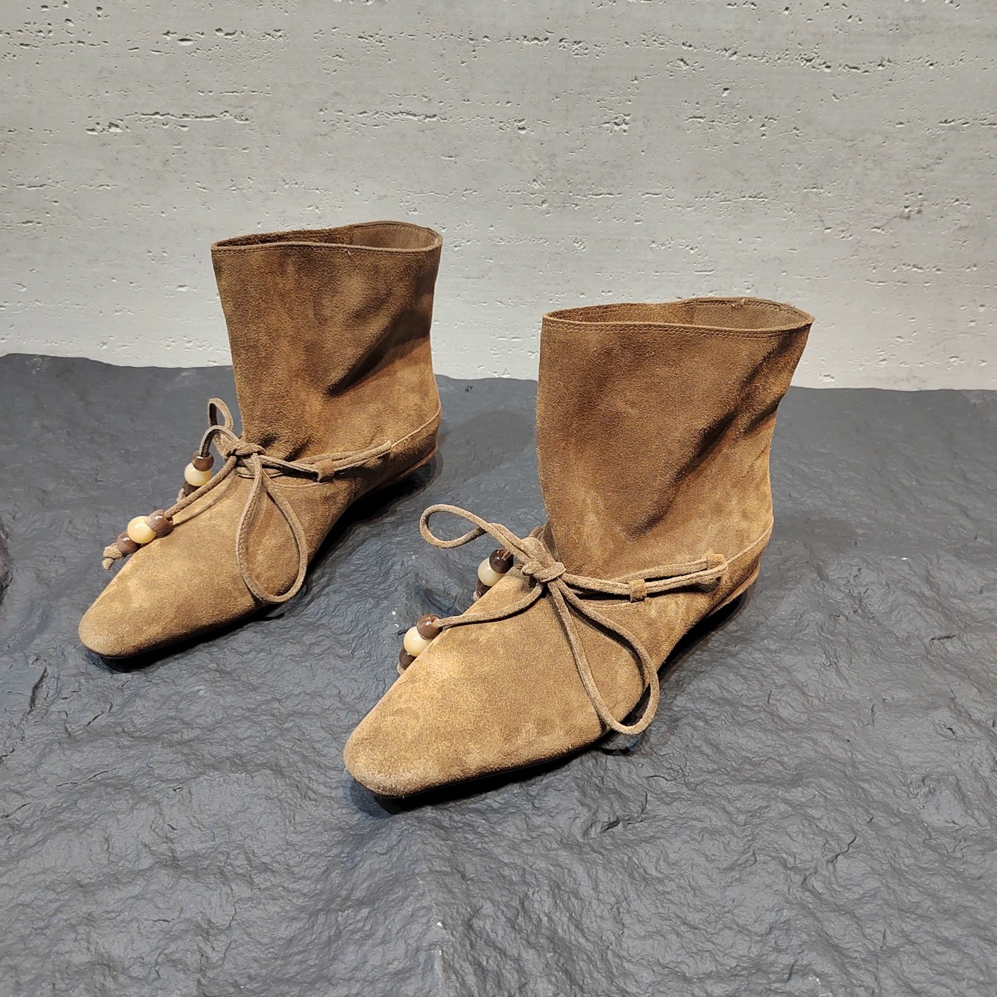 牛皮版~复古磨砂皮尖头平底马丁靴女25年新款英伦风绑带装饰短靴