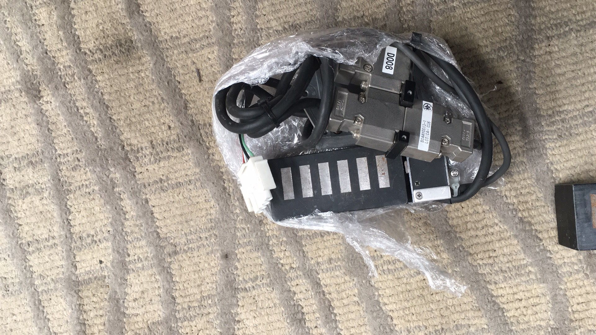 SGLFW-20A090AP  安川直线电机RCH24B05L00A JZDP-D008-017