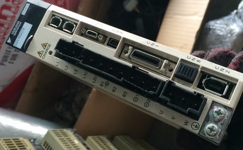 SGDV-2R8A21B驱动器安川