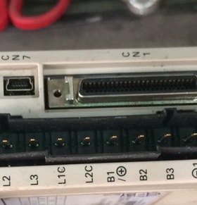 SGDV-R90A01B二手安川驱动器