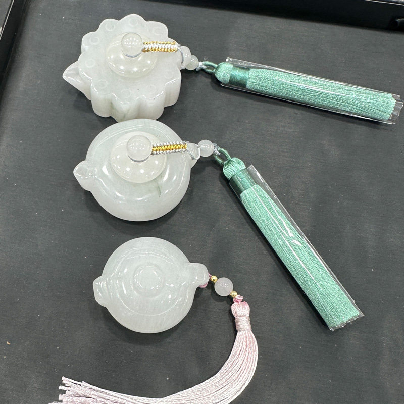 金丝白玉把把壶马上胡