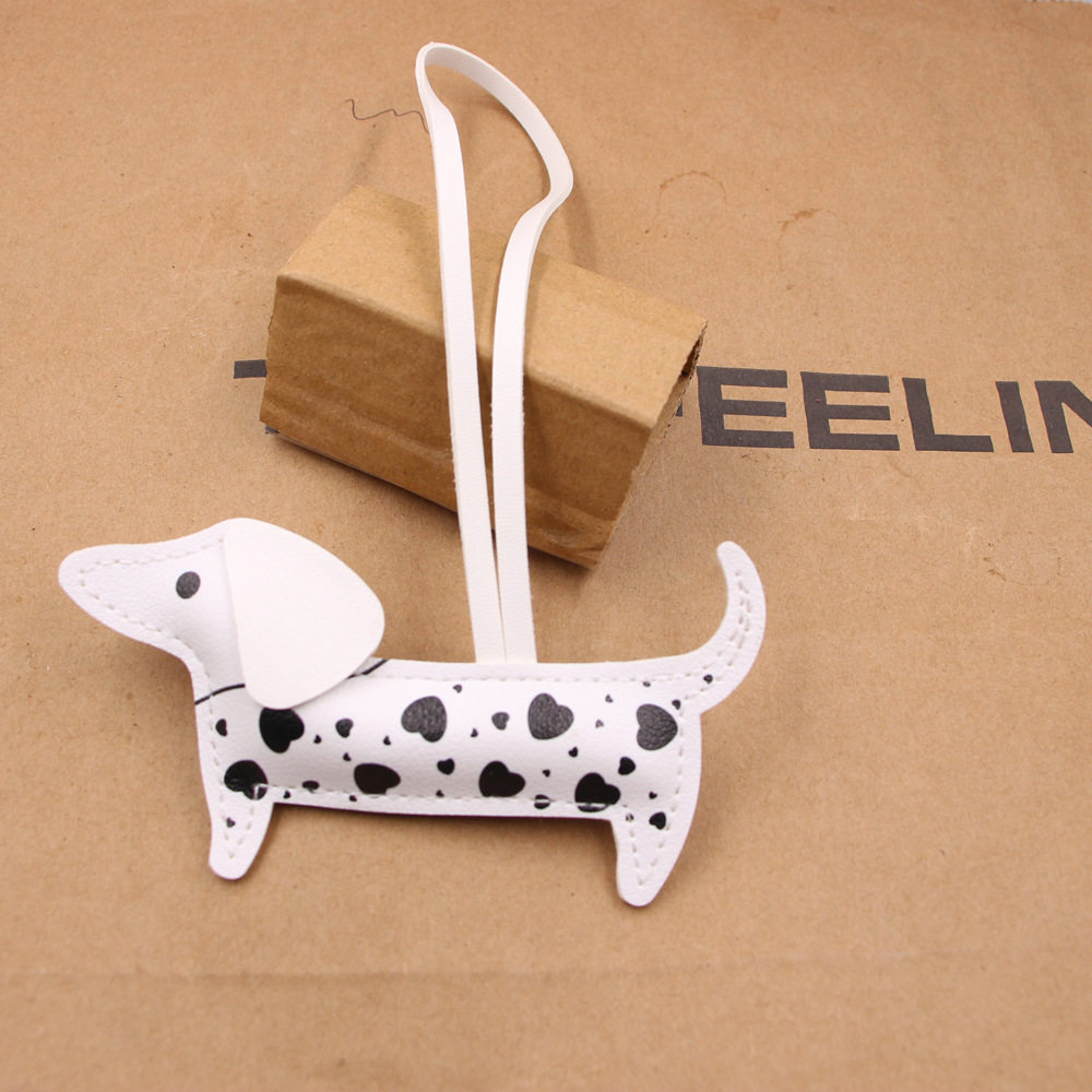 潮牌腊肠狗皮质皮革pu箱包挂坠手机壳配饰挂件服装背包搭配小饰品