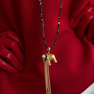 幸福之马本命年小马吊坠项链女小众高级感贝壳串珠斜跨长款毛衣链