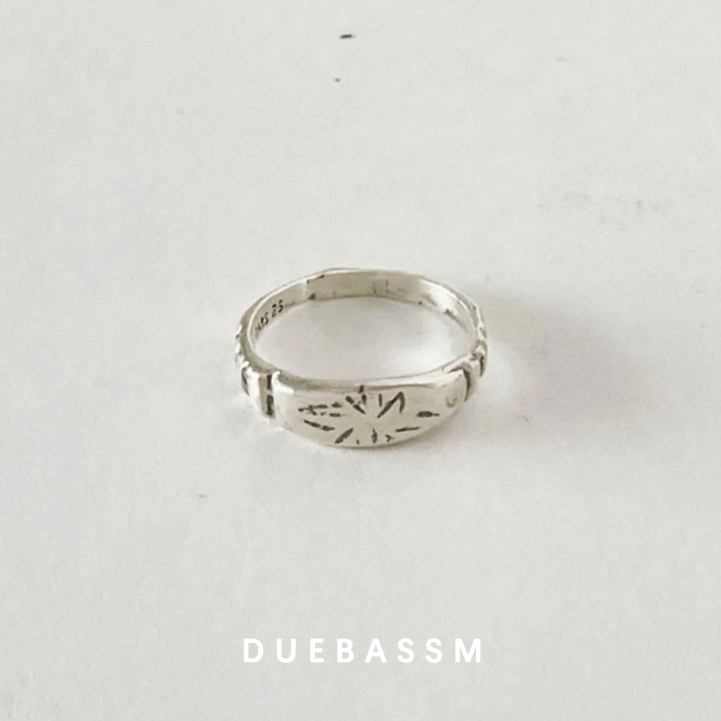 DUEBASSM复古雕刻银戒指