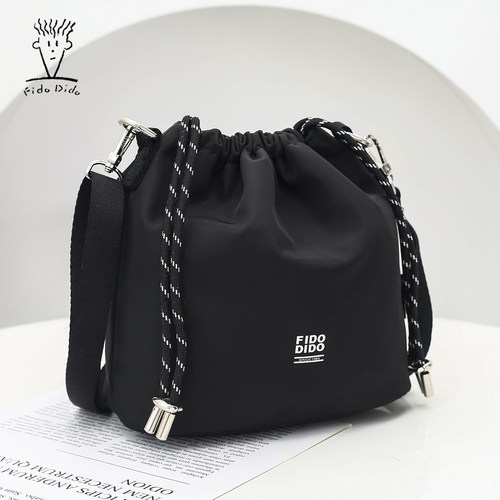 菲都狄都大容量抽绳束口斜挎包