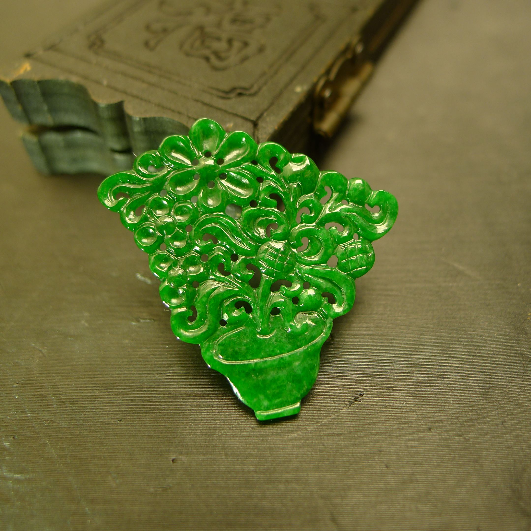 翡翠镂空雕花花篮吊坠胸针花片