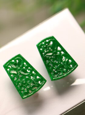 #B478一对满色辣绿天然A货翡翠镂空雕花耳坠花片