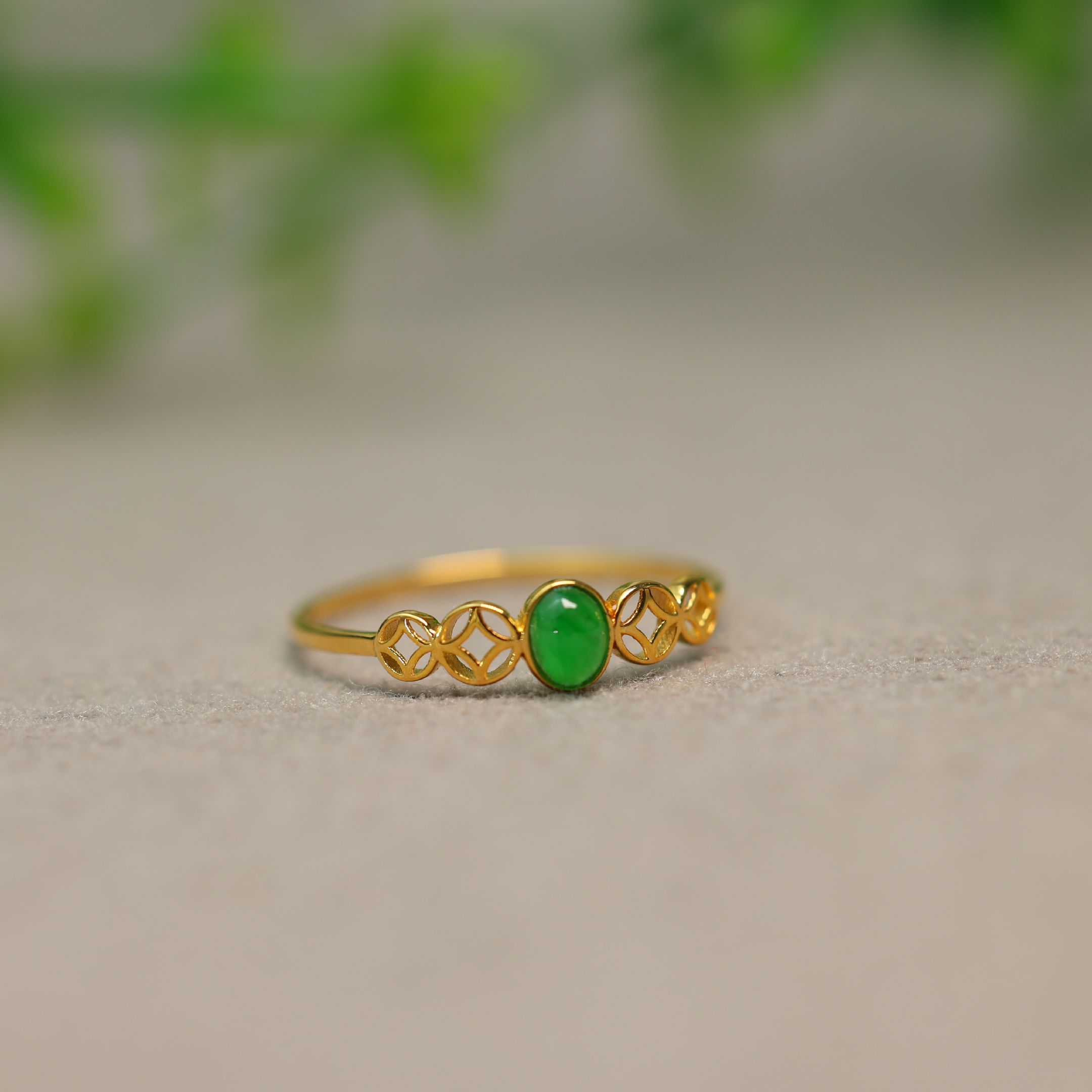 缅甸天然A货翡翠小蛋面戒指