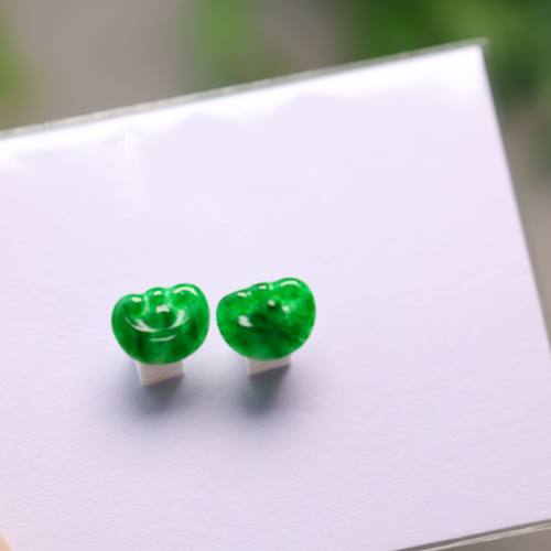 满色辣绿天然A货翡翠如意头