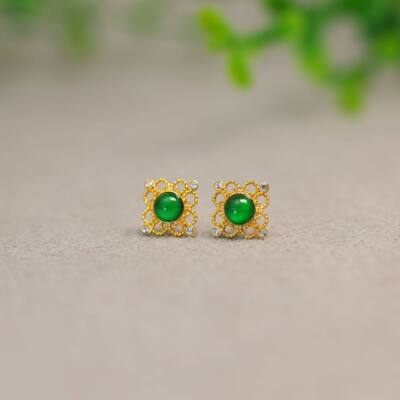 缅甸天然A货翡翠圆形蛋面耳钉