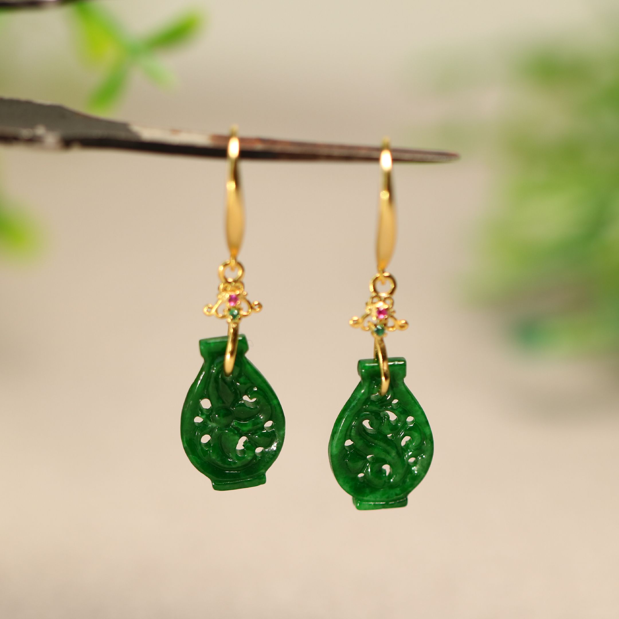 #D252一对S925银镶满色辣绿天然A货翡翠镂空花瓶形耳环耳坠