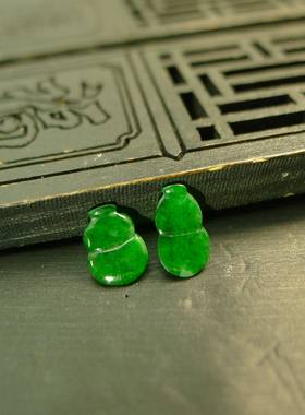 #4586一对冰种辣绿缅甸天然A货翡翠葫芦戒面