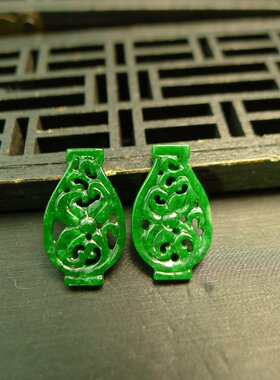 #C408一对满色辣绿天然A货翡翠镂空雕花花瓶雕花戒面