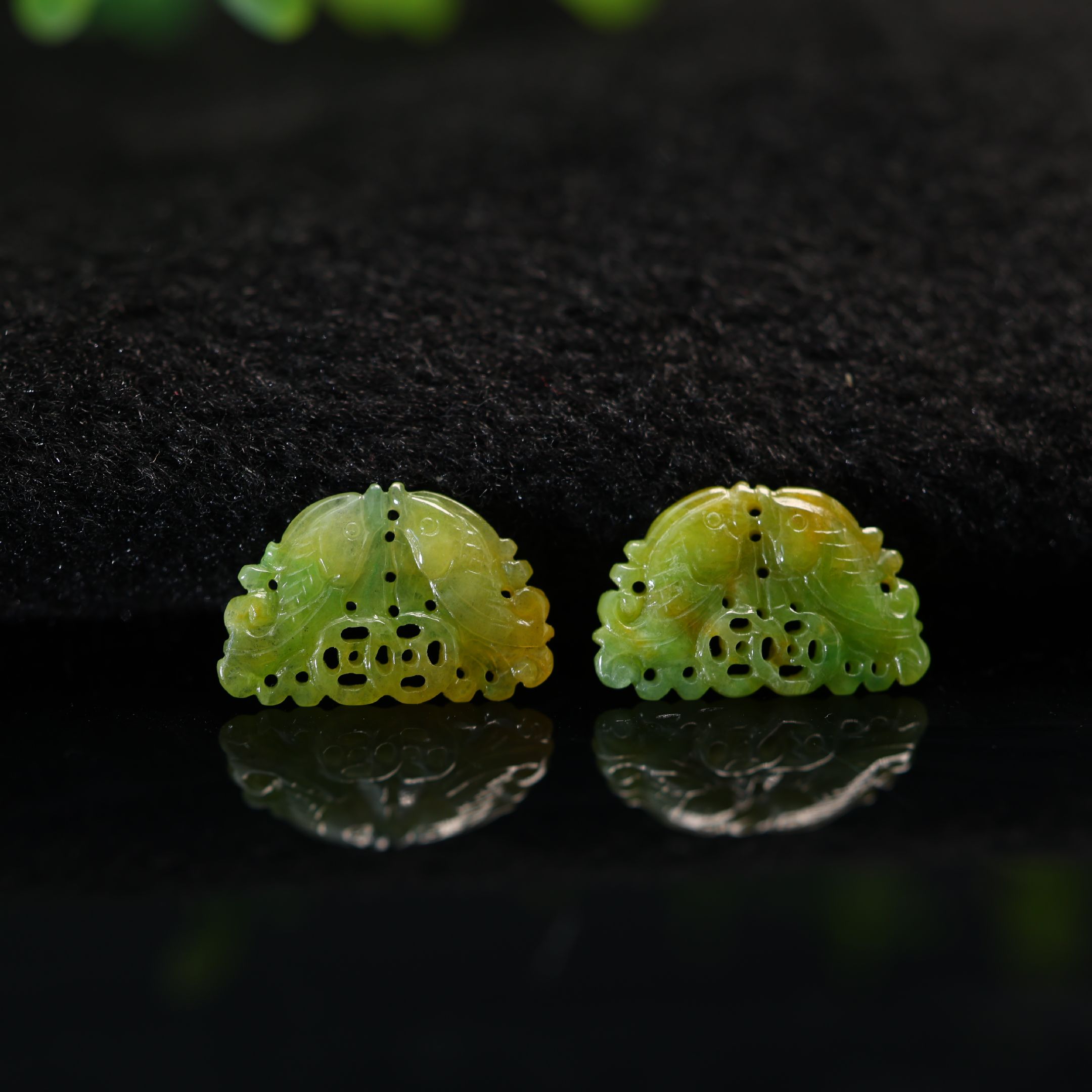 天然A货镂空雕花古钱币双鱼坠