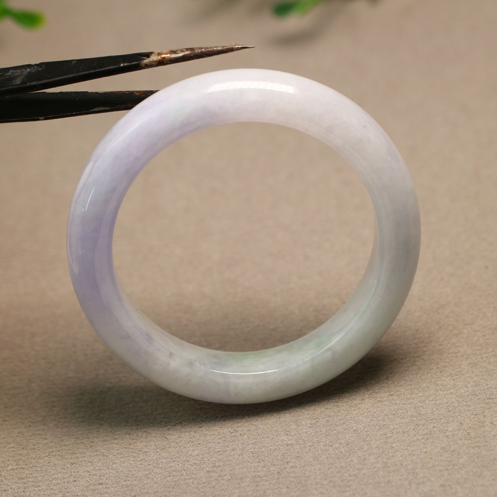 淡紫色飘绿花天然A货翡翠手镯