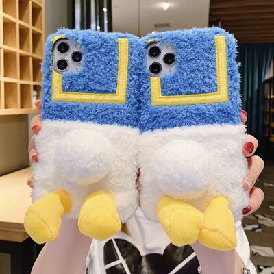 唐老鸭毛茸茸适用vivos9/s7e/s10/s12/x50/x60/X70/X80情侣手机壳套OPPOreno8/RENO9PRO毛绒华为p60/P50/P40+