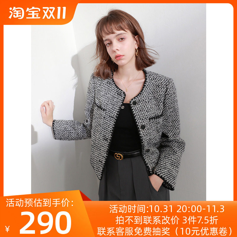 三彩女装2023冬季新款肌理感香风毛呢外套圆领贝壳绣短款气质女属于什么档次？