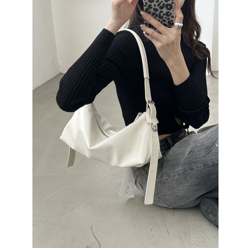 极简风牛皮大容量法棍腋下包