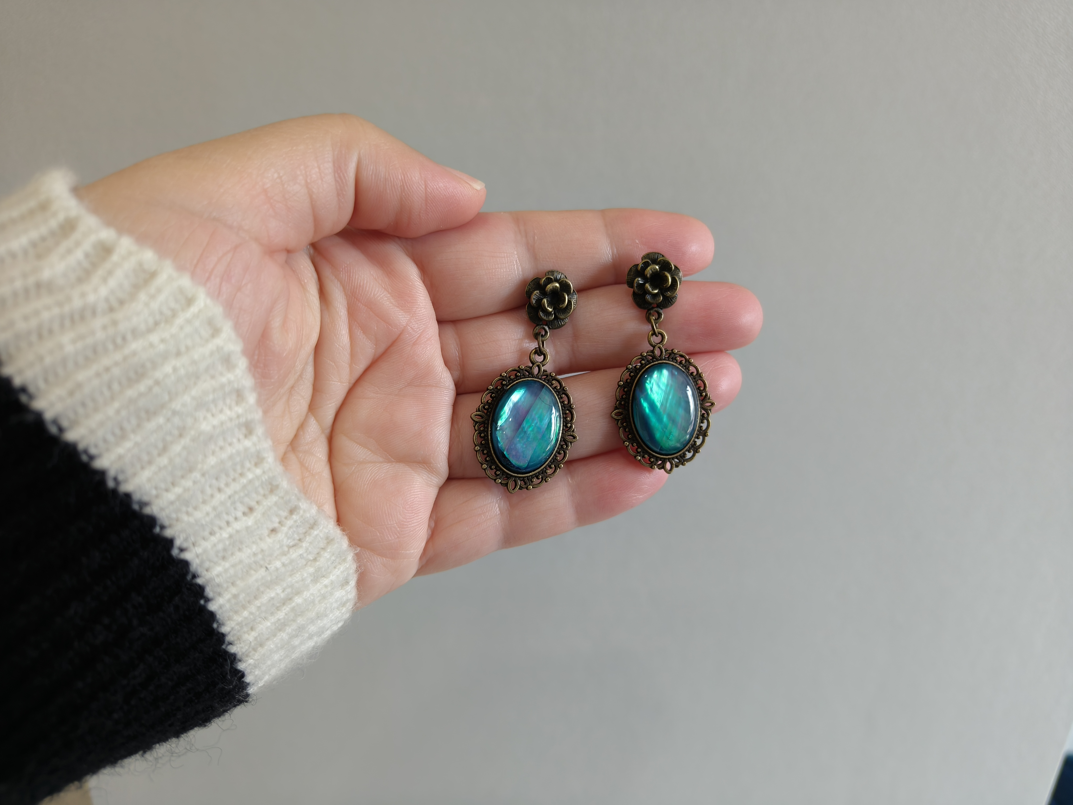 是Alice。新中式风秘境蓝古铜色金属耳钉