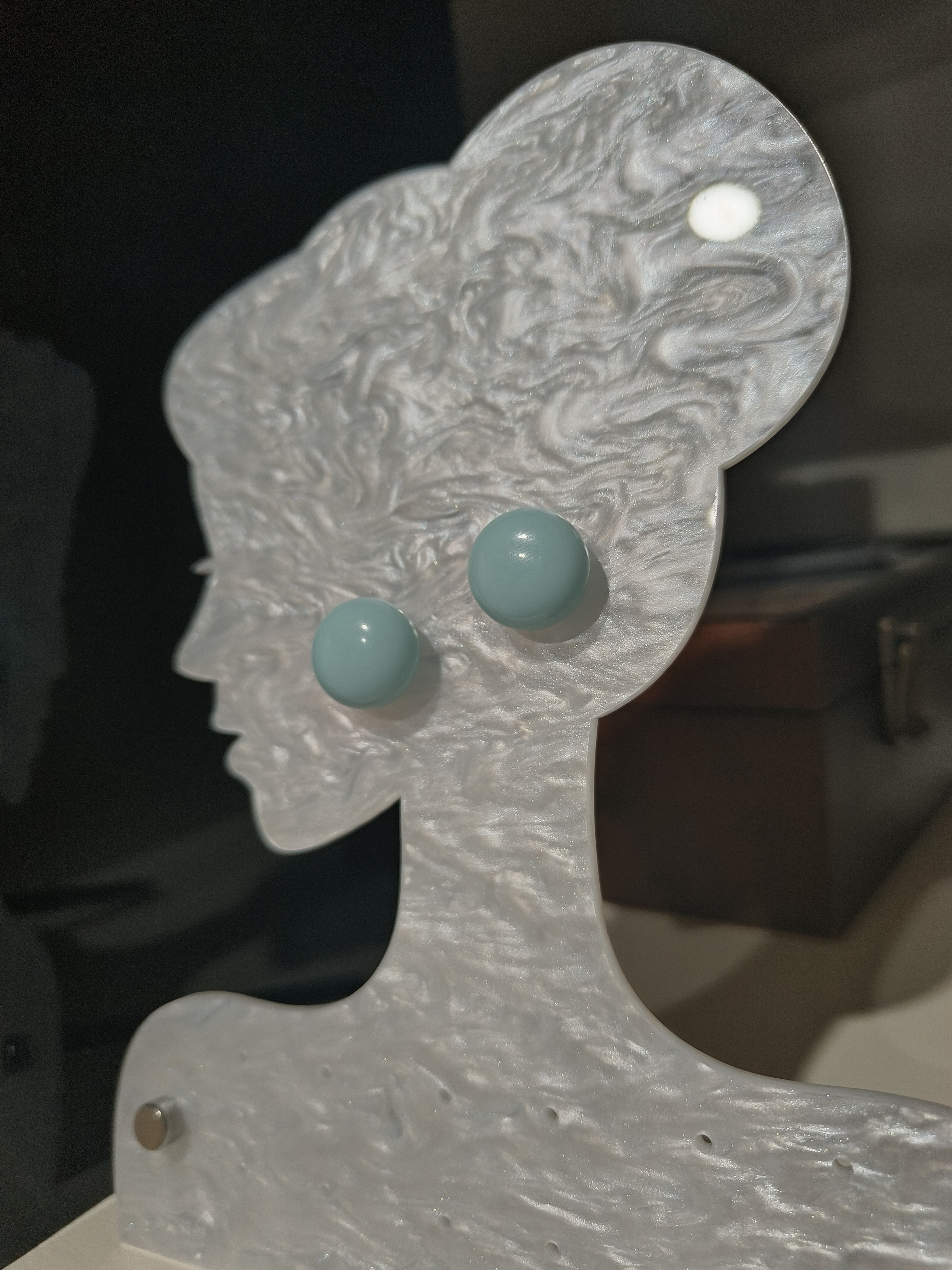 是Alice。青春靓丽纯色巧克力豆豆耳钉#淡蓝色