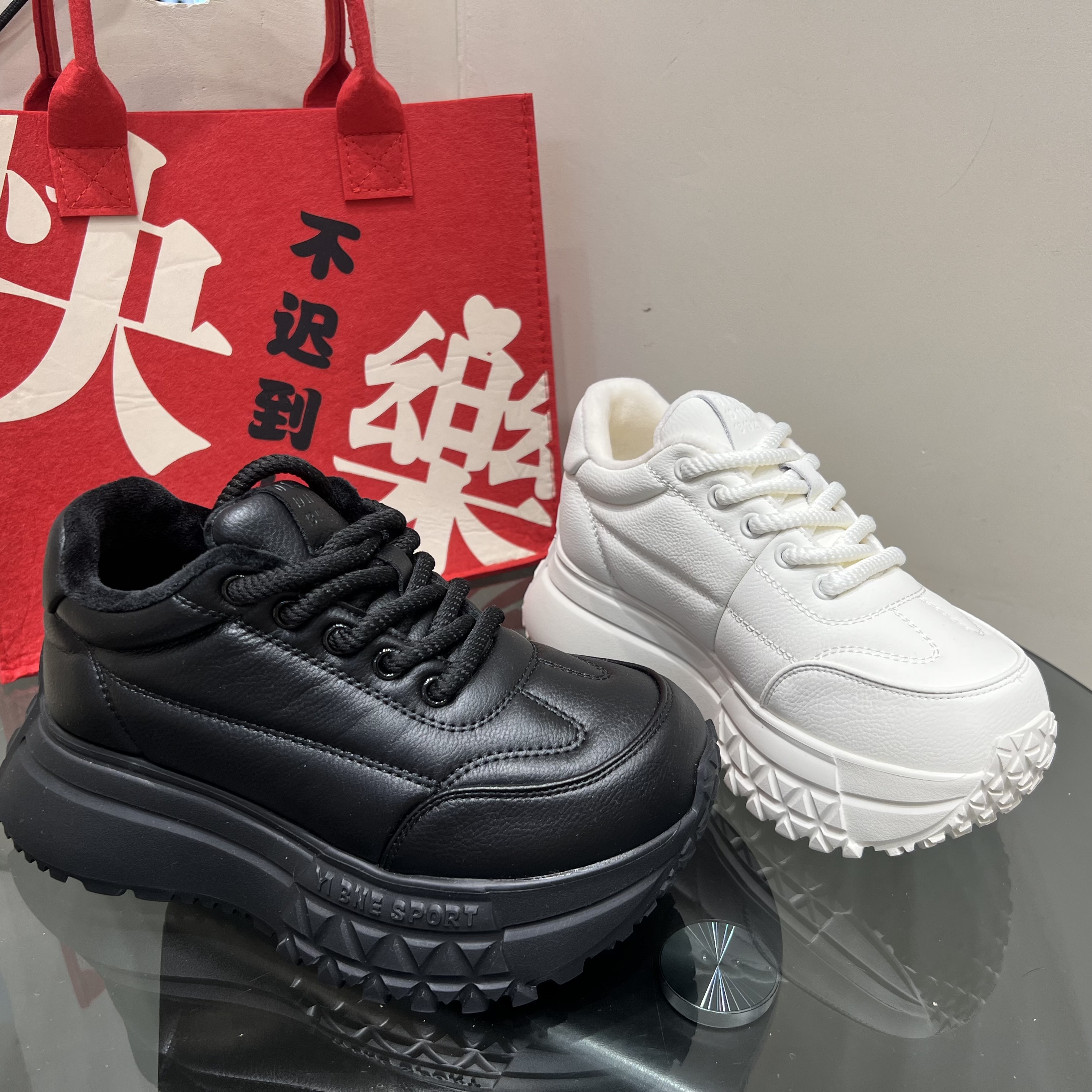 真皮休闲加绒老爹鞋小白鞋女2025冬季新款圆头小个子增高系带棉鞋